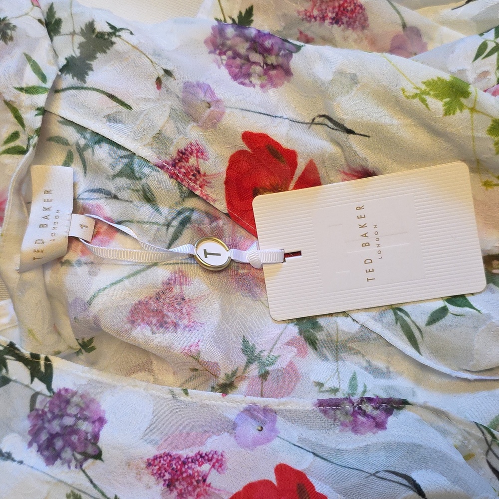 🍒NWT🍒 TED BAKER FLORAL KIMONO TOP